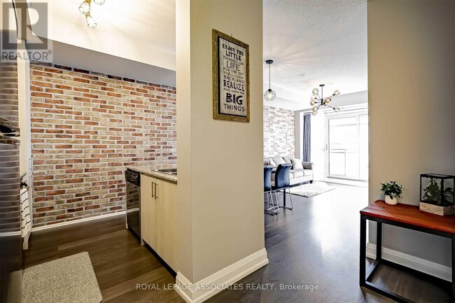 Photo - 85 The Donway W Unit 601