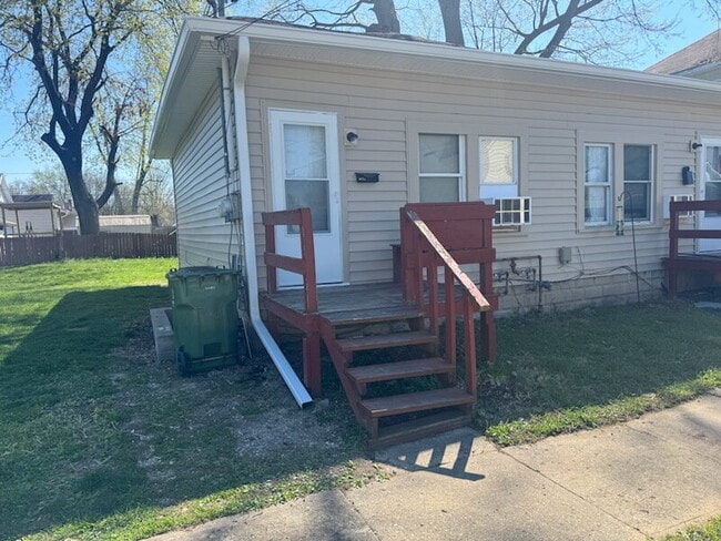 Building Photo - Single Level 1 Bedroom Apartment Unit 2