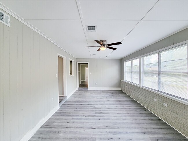 Photo - 7426 Bigwood St