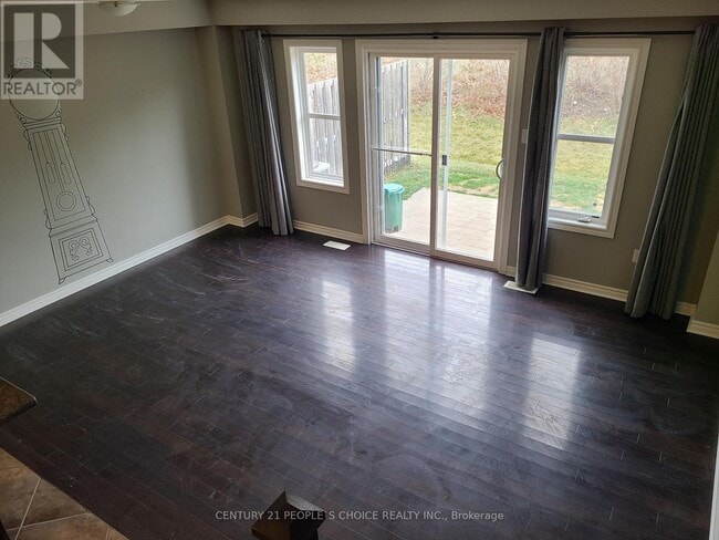 Photo - 535 Margaret St