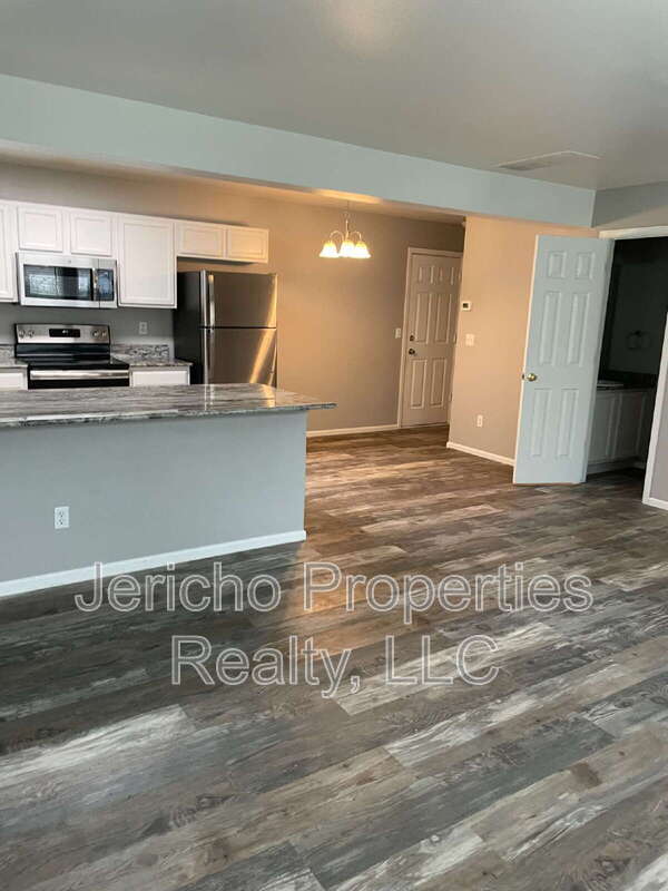 Photo - 32 N Harlan St