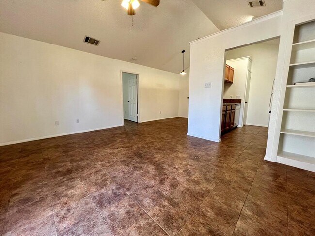 Photo - 112 S Mockingbird Ln