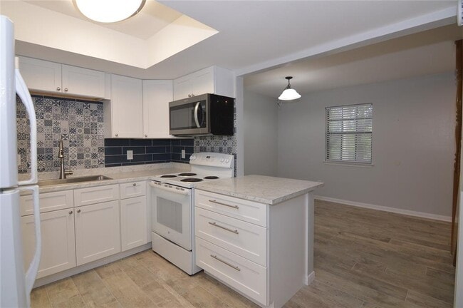 Photo - 8912 Circle Dr