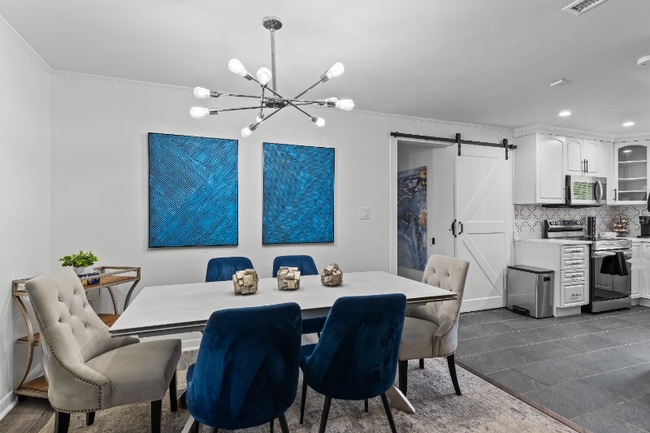 Photo - 3021 Botany St