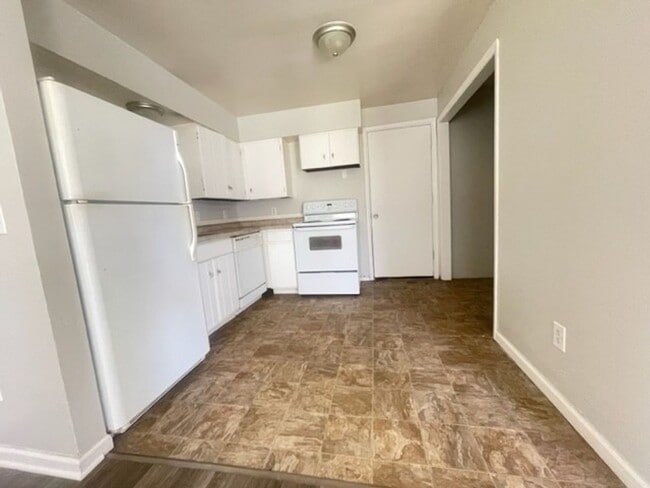 Building Photo - 1031 S Glenn St Unit 1031 S Glenn Apt 4
