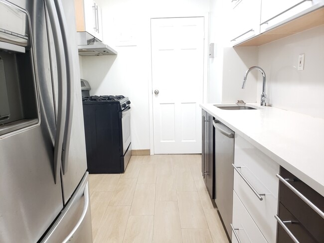 Photo - 244-246 W 106th St
