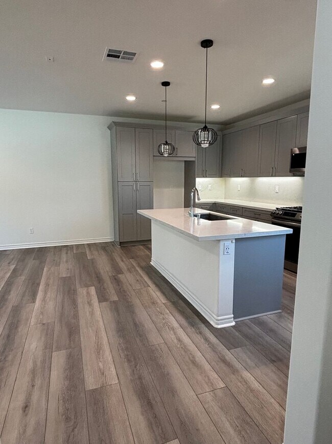 Photo - Bright Four-Bedroom Townhome in Whittier and Walkable Palm Park