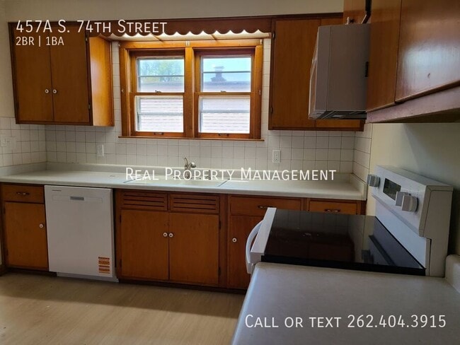 Photo - 457 A S 74th St