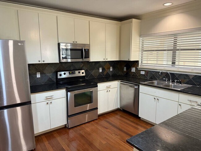 Building Photo - 1342 Rutland St Unit 212 Rental