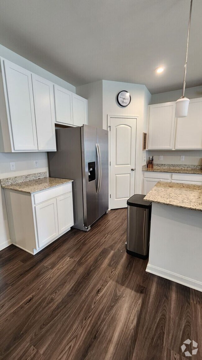 Building Photo - Spacious 4 Beds 3 Baths in Shelbyville Rental