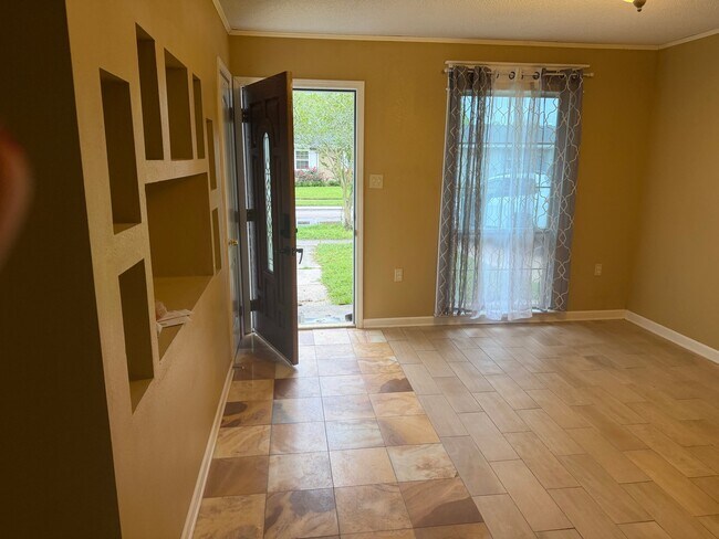 Photo - 2412 Riverbend Dr