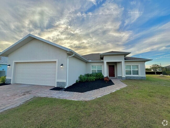 Building Photo - Modern & Spacious 3 Bed + Den, 2 Bath with... Rental