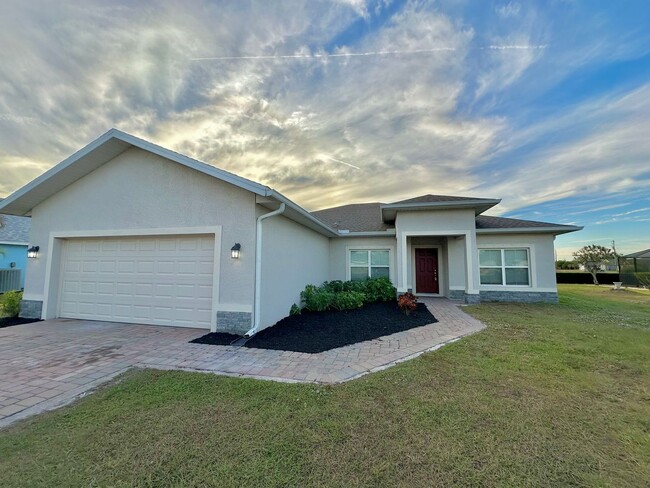 Modern & Spacious 3 Bed + Den, 2 Bath with... - Modern & Spacious 3 Bed + Den, 2 Bath with... Casa