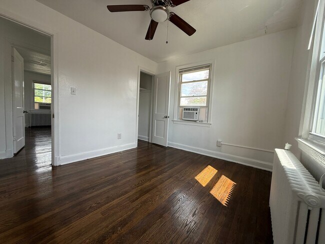 Photo - 2425 E St NE Unit 3