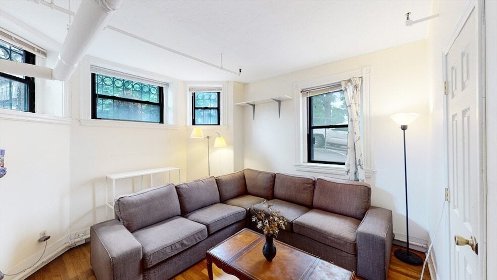 Photo - 137 Peterborough St
