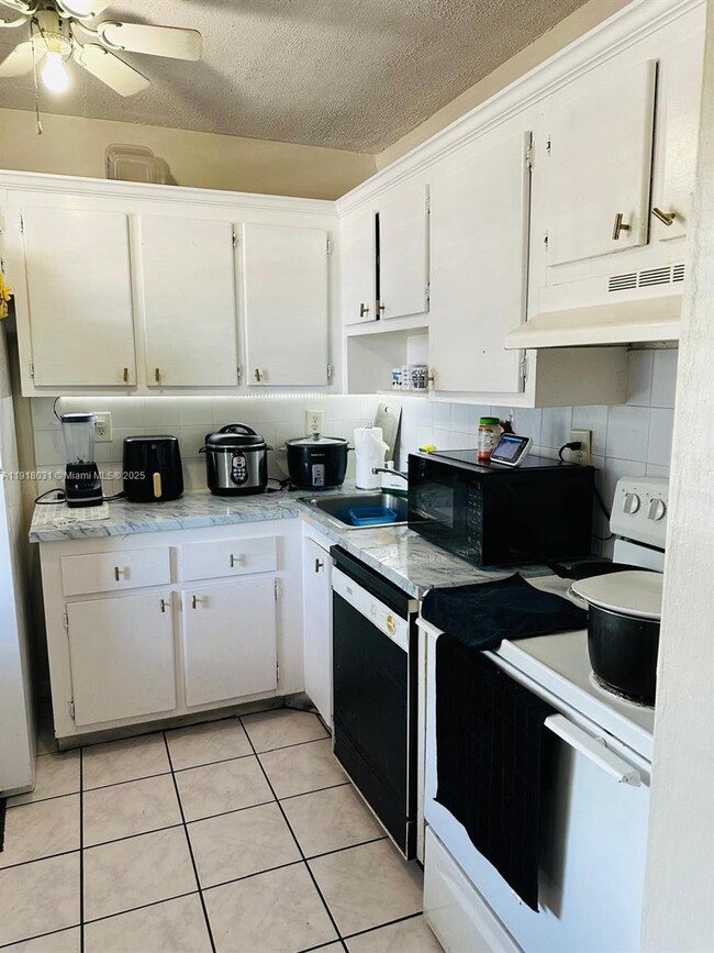 Building Photo - 9460 Fontainebleau Blvd Unit 223