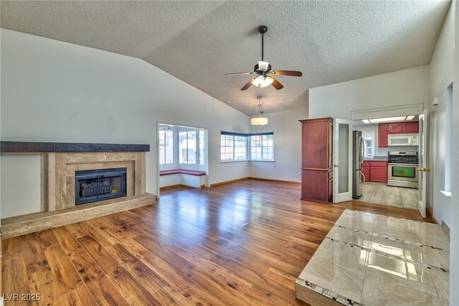 Photo - 2728 Miraflores Ave