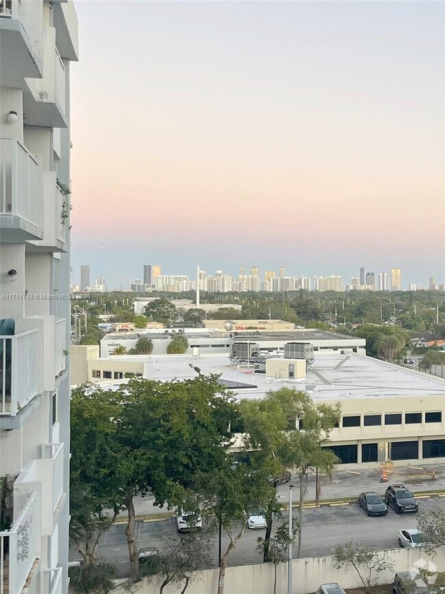 Building Photo - 1300 NE Miami Gardens Dr Unit 801E Rental