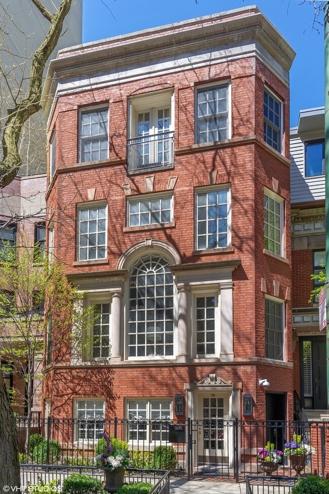 Building Photo - 38 E Elm St