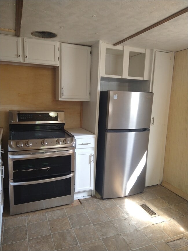 Photo - 8028 Huebner Rd