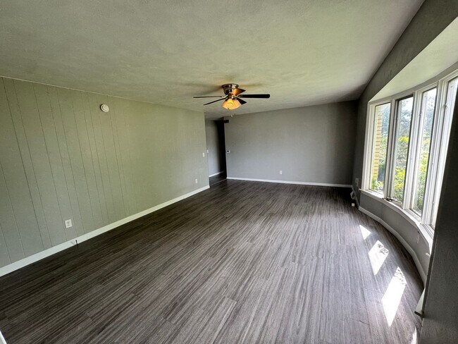 1359 W 53rd St