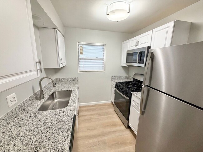 Photo - 1854 Kinney Ave Unit 1854-2