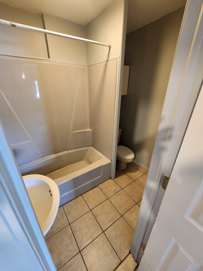 24930 Outer Dr W Unit 3
