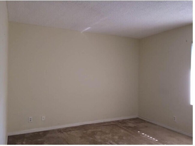 Photo - 4328 Woodstock Dr