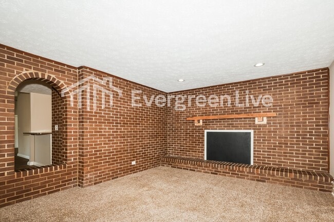 Photo - 304 Applegate Rd