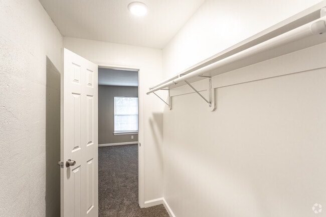 1BR, 1BA - 720 SF