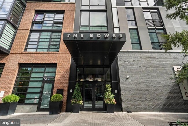 Building Photo - 1300 4th St SE Unit 312