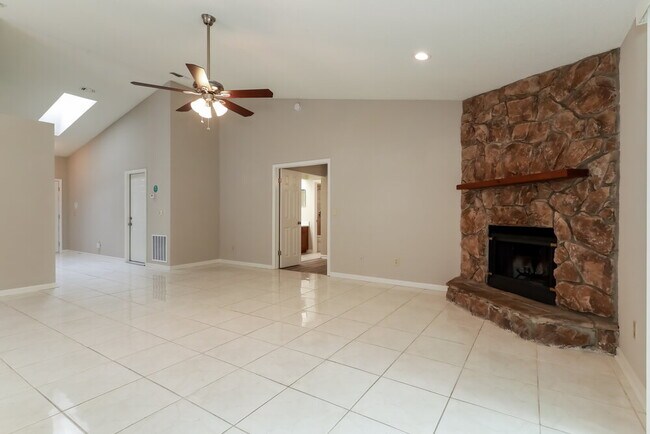 Photo - 8228 Honeysuckle Ln