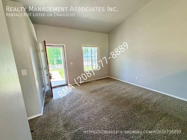 1442 W Hayfield Ct