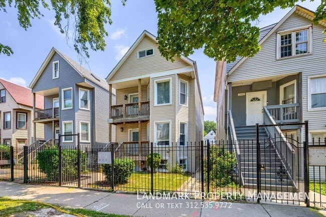 Building Photo - 2947 N Avers Ave Unit 2