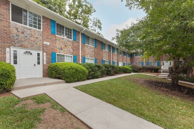 Building Photo - 641 Powder Springs St Unit 8