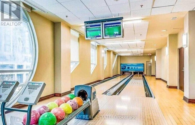 Photo - 349 Rathburn Rd W Unit 612