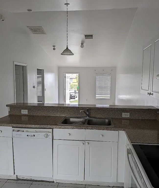 Photo - 1031 Abrams Blvd Unit One side duplex