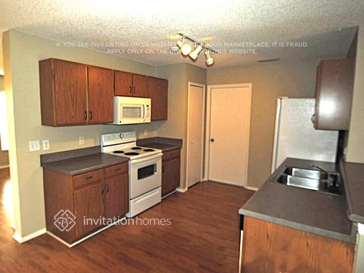 Photo - 142 Lake Catherine Cir