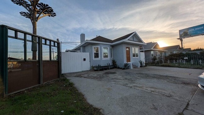 Building Photo - 2827 Imperial Ave Rental
