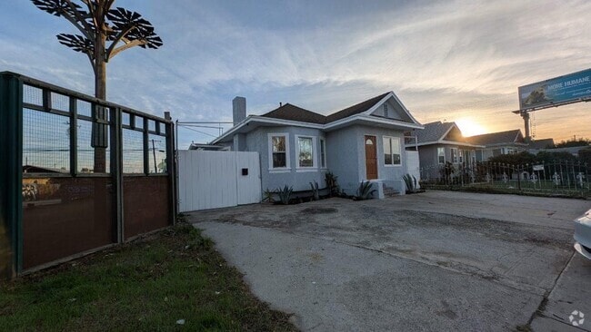 Building Photo - 2827 Imperial Ave Rental
