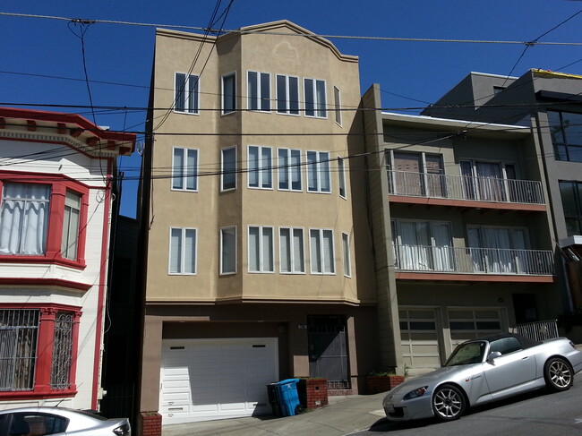 Building Photo - 746 Spruce St Unit 3 Rental
