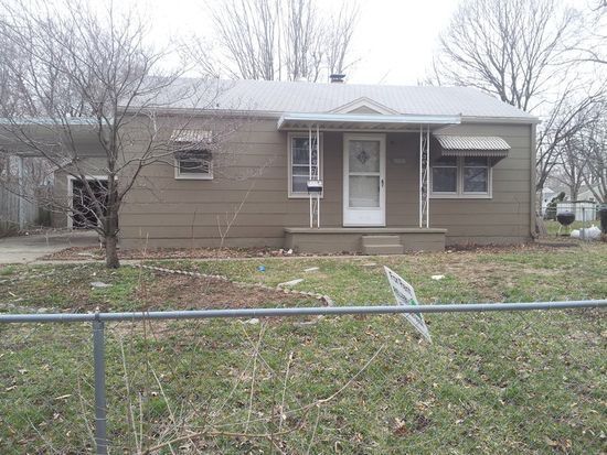 Building Photo - 3112 S Vermont Ave