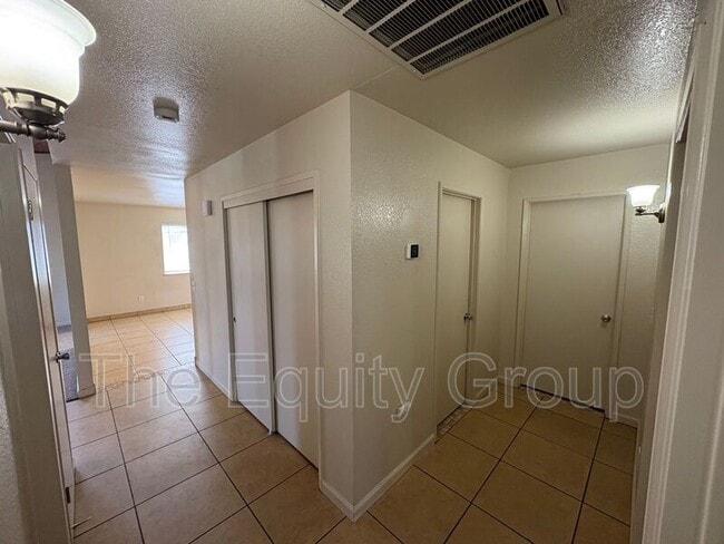 Photo - 869 Belmont St
