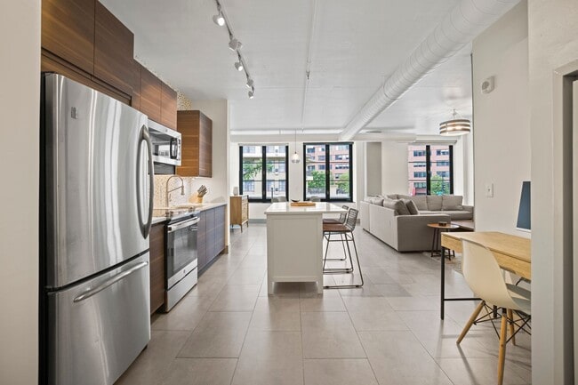 Building Photo - Logan Circle Condo Unit 204