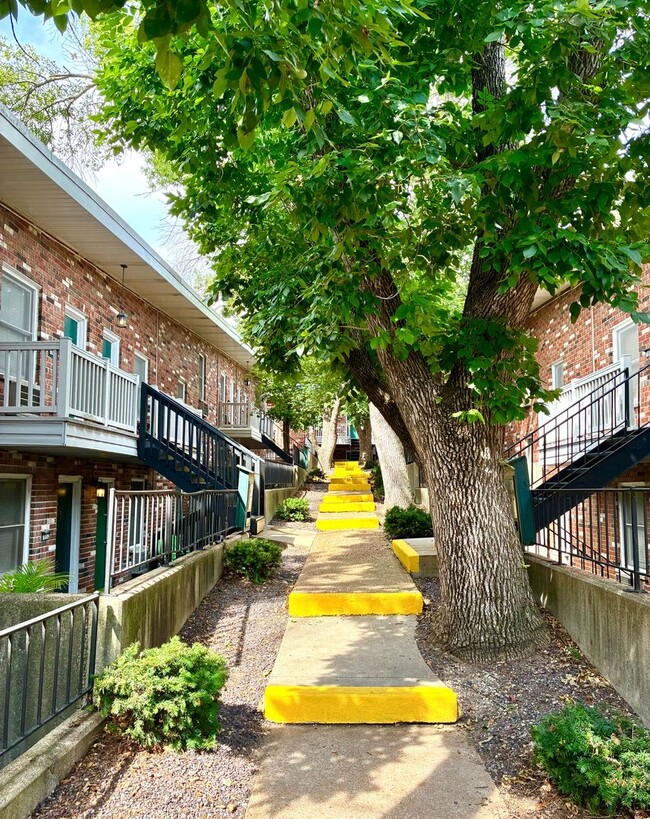 Photo - Laclede Forest Apartments
