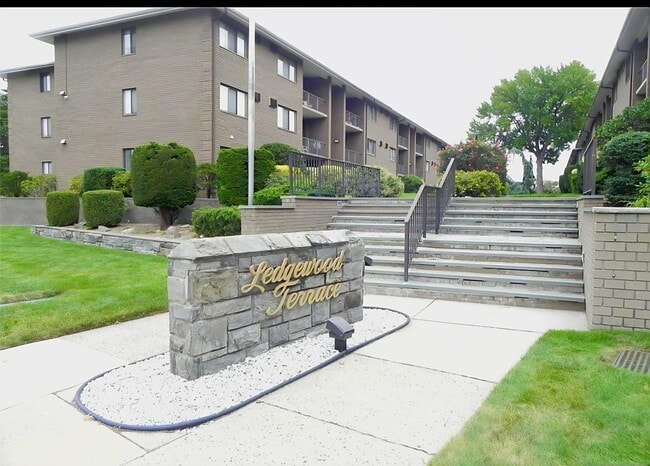 Building Photo - 466 Liberty St Unit 305