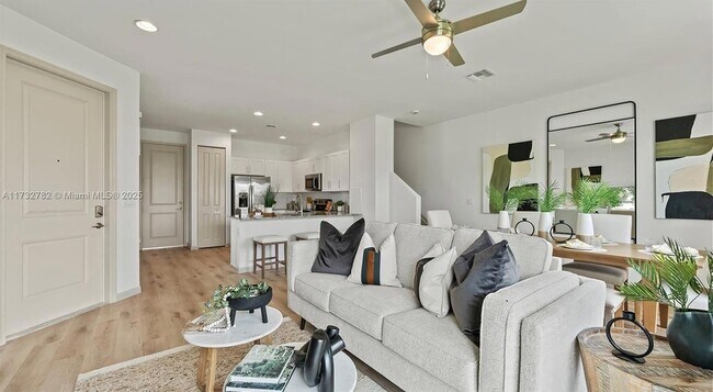 Photo - 5600 NW Coventry Cir