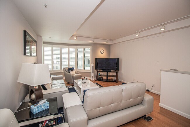 Photo - Fully Furnished 2-Bedrooms + Office, 2-Bath Townhome in Opera Plaza | AMSI | Alexandr Metlinski Unidad 69