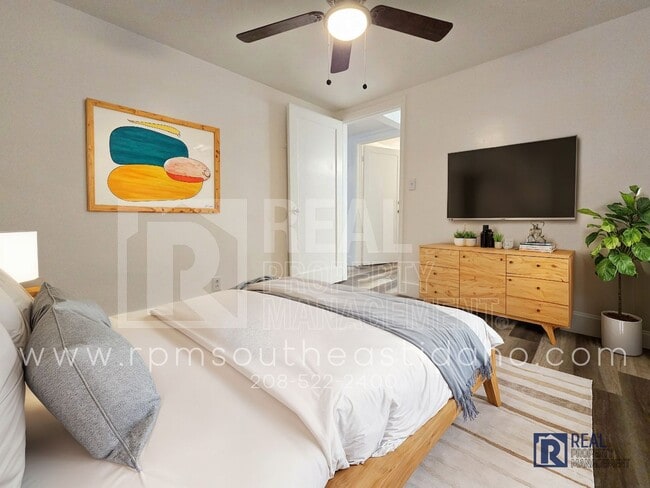 Photo - Newly Renovated, Clean & Bright 2 Bedroom, 1 Bathroom Apartment for Rent in Shelley - Washer/Drye... Unit 347 1/2 Center