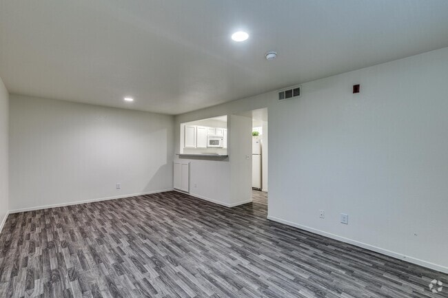 2 BR, 2 BA - 976 SF